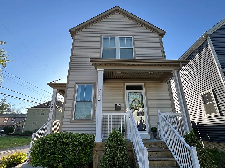 782 Bruck St — Photo 2