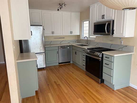 2nd image of 25 Oakwood St