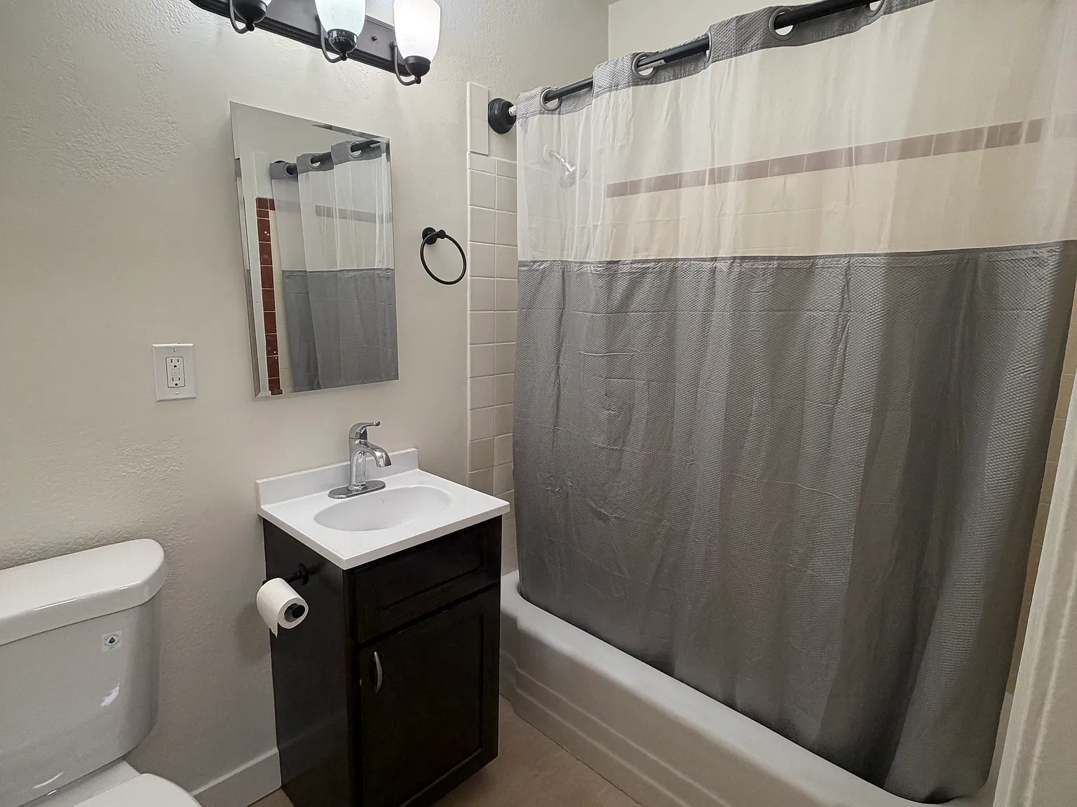 2 bed, 800 sqft, $2,000 — Photo 4