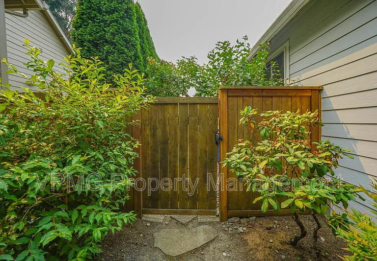 1204 NE 89th Ave — Photo 44