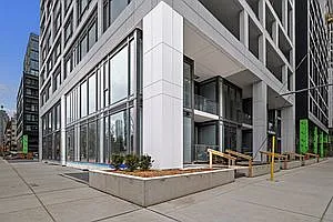 Building Photo - 60 Princess St #340
