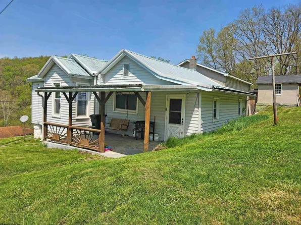 784 Ona St, Grafton, WV 26354