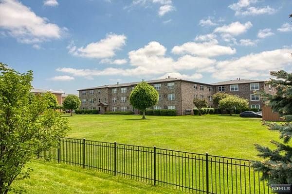 2nd image of 93 Riverview Ct