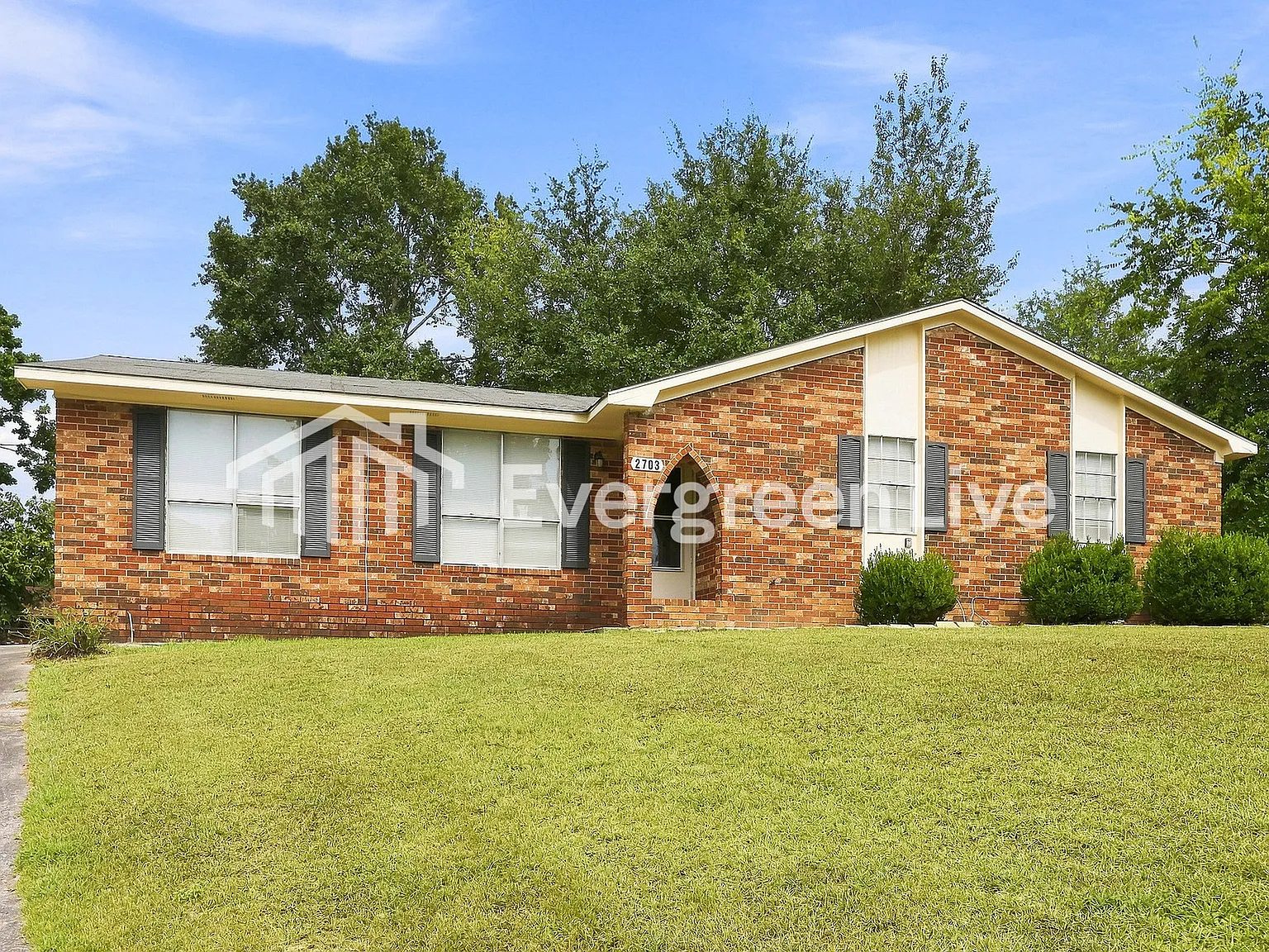3 bed, 2.0 bath, 1579 sqft, $1,345 — Photo 2