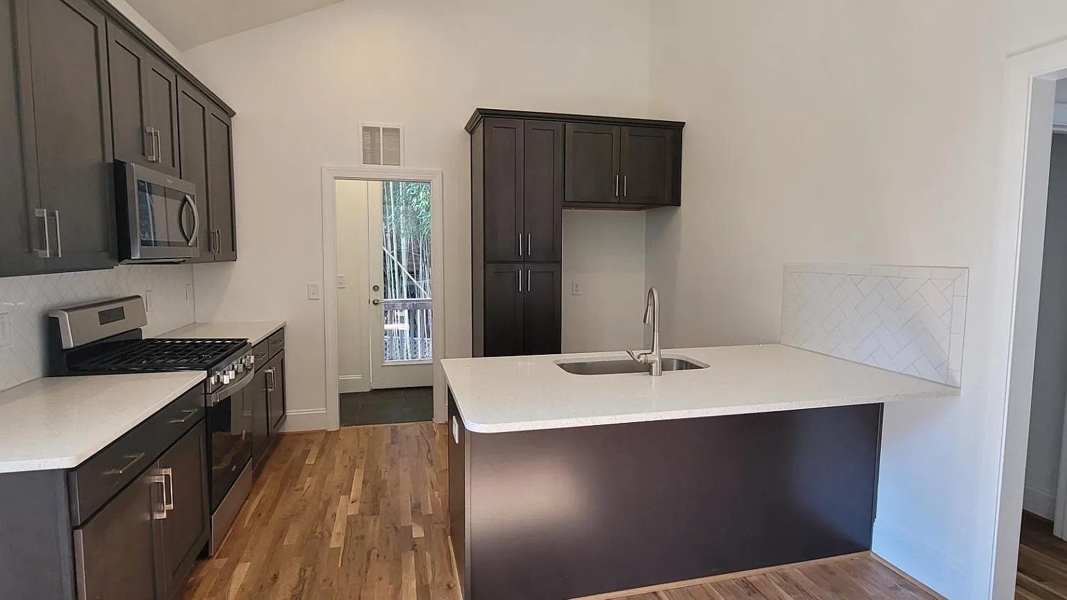 3807 1/2 Burt Dr — Photo 1
