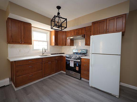 4th image of 247 Jacques Ave #2