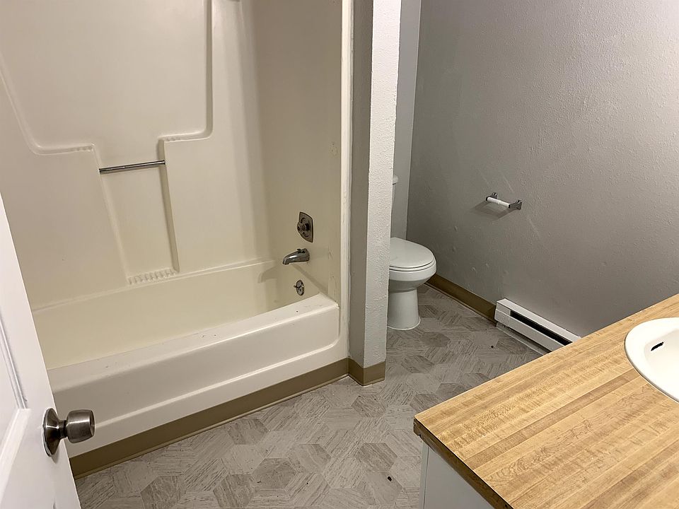 2nd image of 1005 Arthur St APT 9