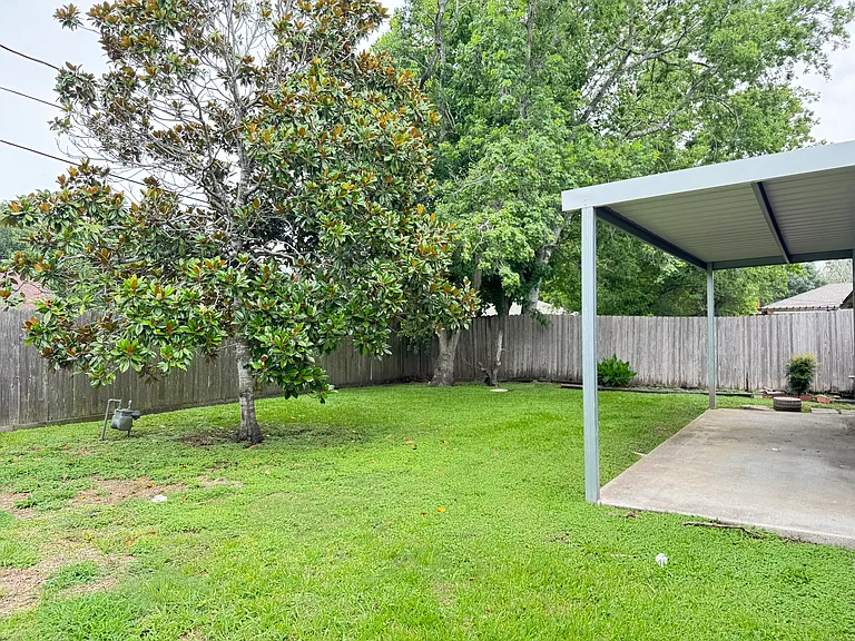 2318 N Austin Ave — Photo 12