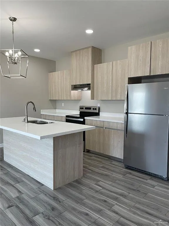 3 bed, 2.0 bath, 1224 sqft, $1,300 — Photo 4