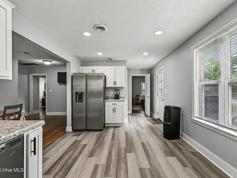 403 Sherwood Rd — Photo 11