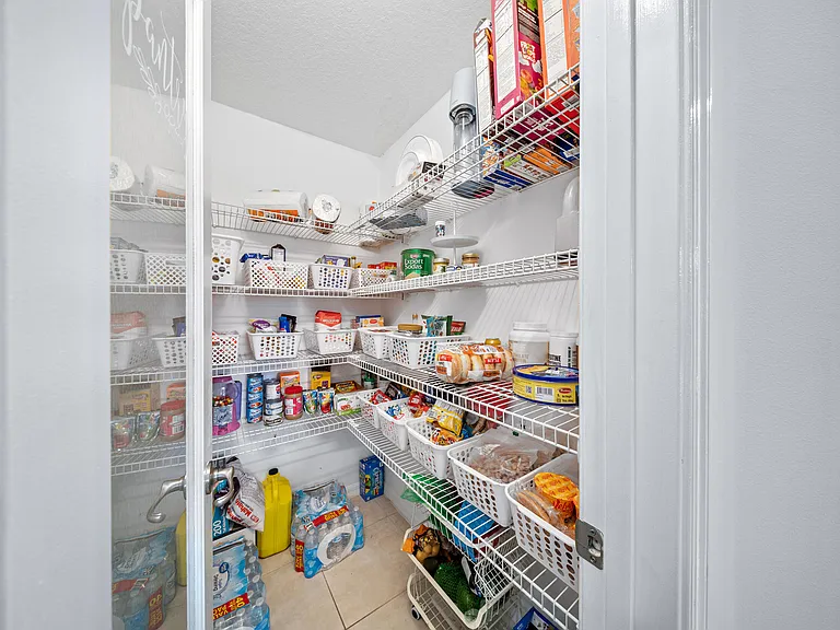 5918 NW Hann Dr — Photo 30