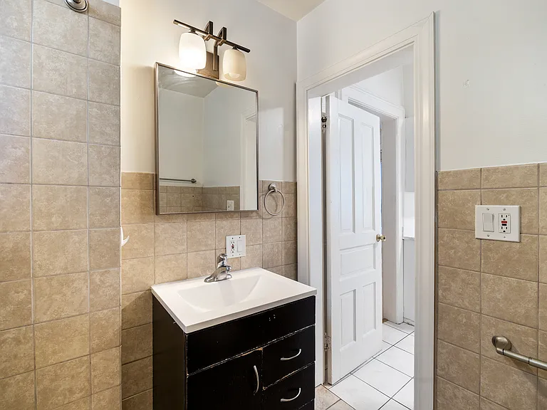 1011 Garnett Pl #1/2 — Photo 6