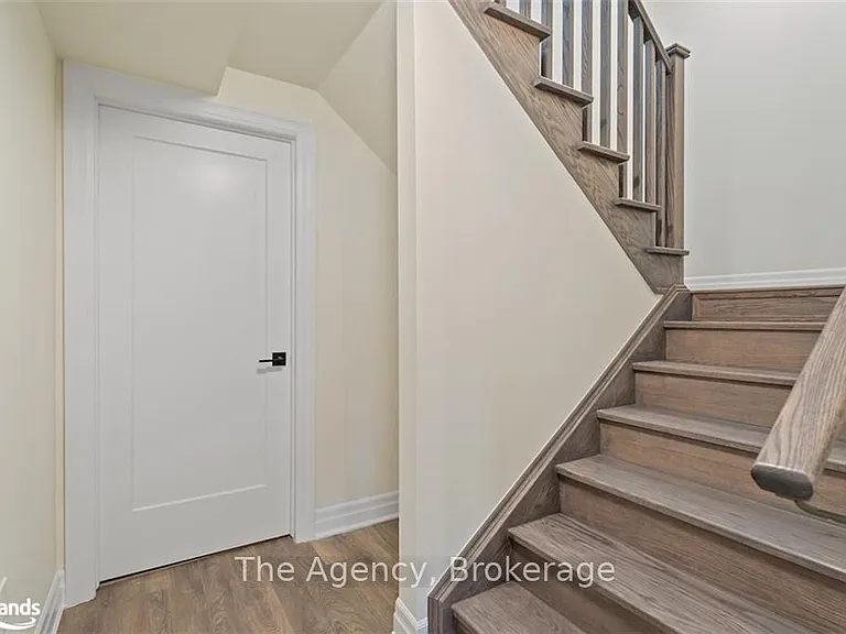 27 Stother Cres — Photo 7