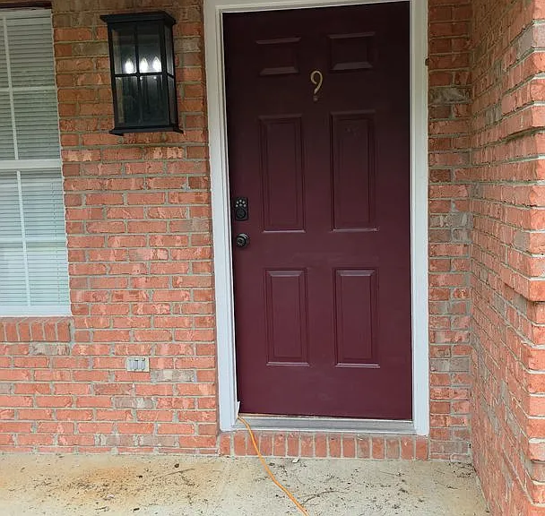 103 Stanford Cir #9 — Photo 2