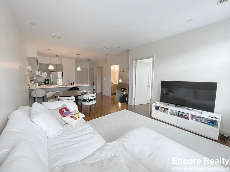 21 Gibbs St #204 — Photo 4