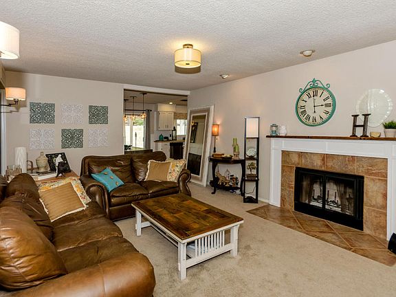 3rd image of 3744 W Grovers Ave