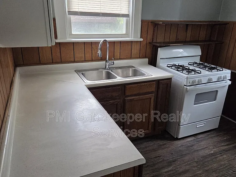 4370 Saint Lawrence Ave #1 — Photo 12