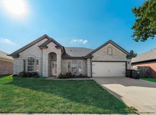 6716 Flamewood Dr, Arlington, TX 76001