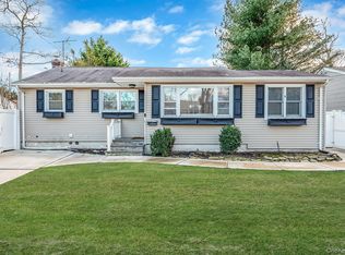792 Frankford Rd, West Babylon, NY 11704