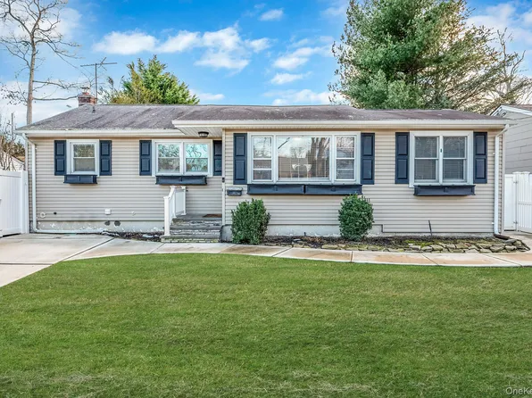 792 Frankford Road, West Babylon, NY 11704