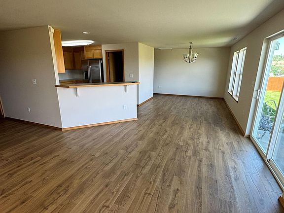 4th image of 1609 W Naches Ave