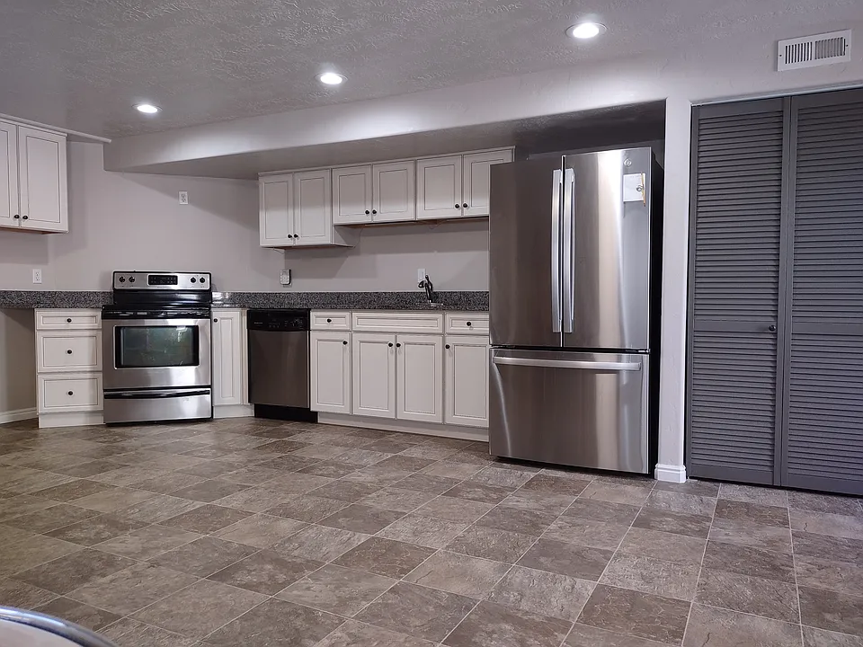 3188 N 1325 W