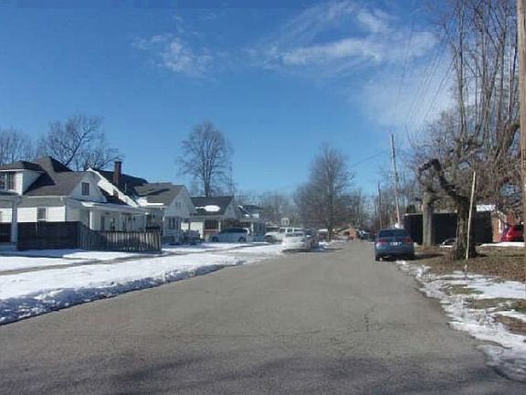 Exterior Neighborhood (street photo)
