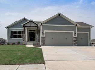 844 Creekmoor Pond Ln, Raymore, MO 64083