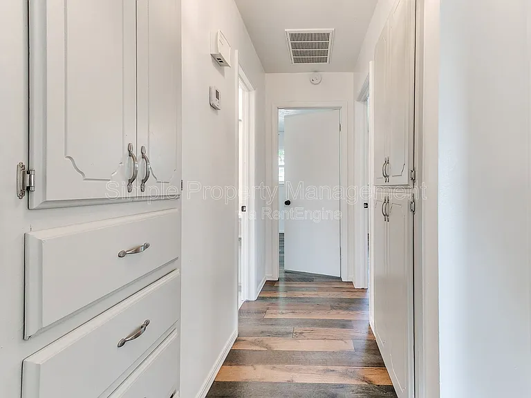 2401 Fedderson Dr — Photo 20