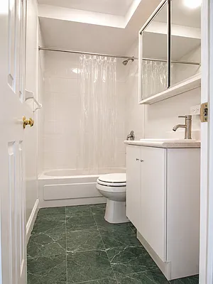 Bathroom, photo 1
