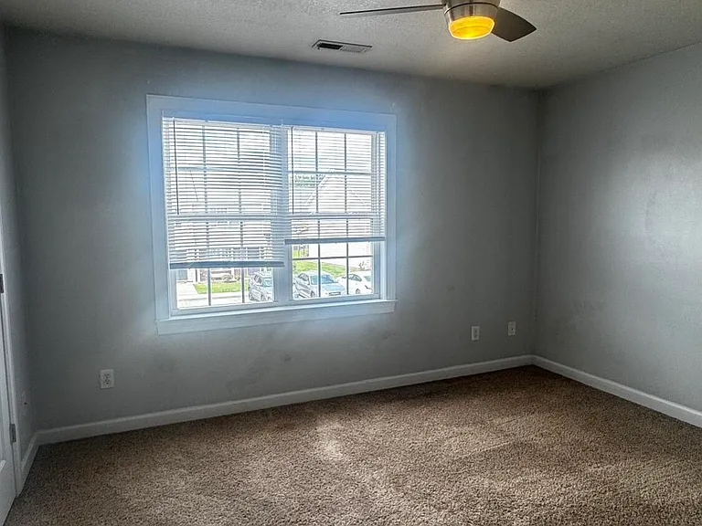 504 Streamwood Dr — Photo 11
