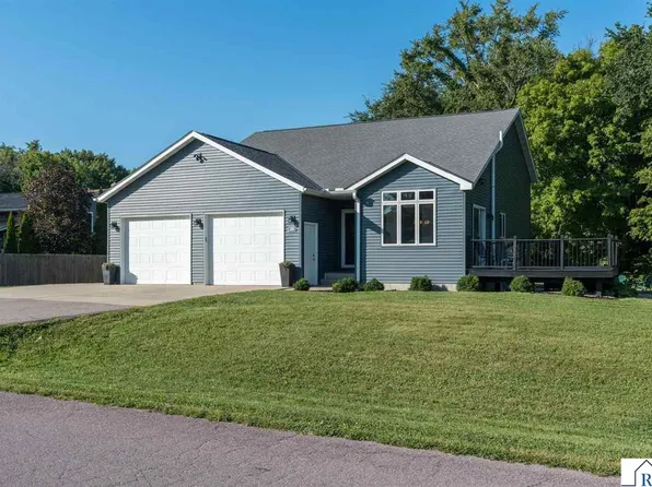 200 Mapleridge Dr, Mankato, MN 56001