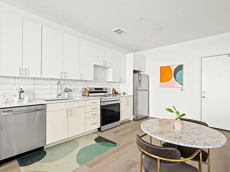 Stanley House Apartments — Photo 21