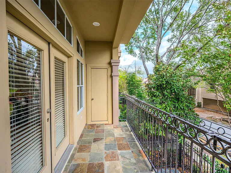 315 Sandman St — Photo 40