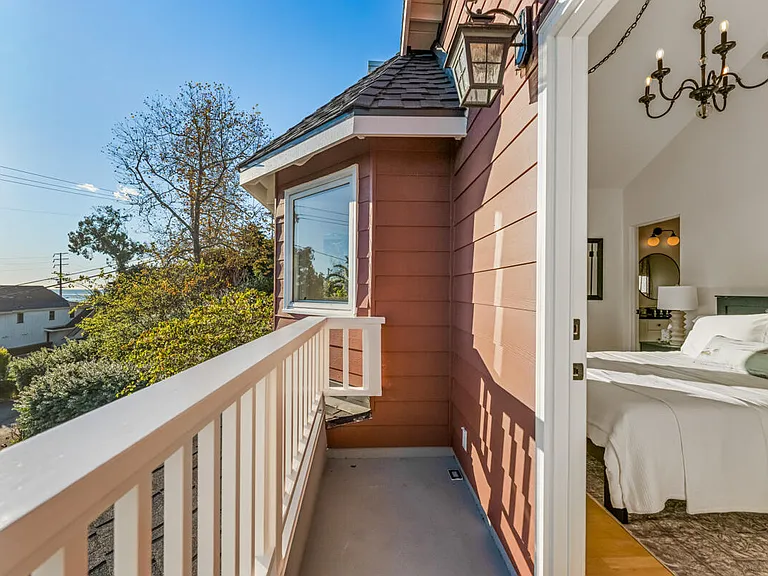 2570 Lillie Ave — Photo 36