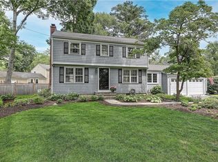 12 Briarwood Dr, Barrington, RI 02806