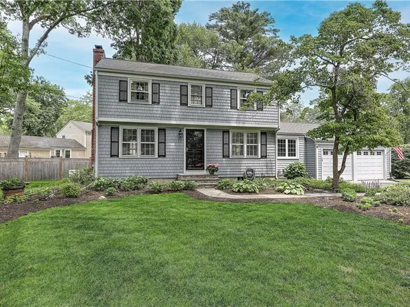 12 Briarwood Dr, Barrington, RI 02806