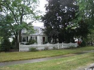 1735 Hawthorne Dr, Mayfield Heights, OH
