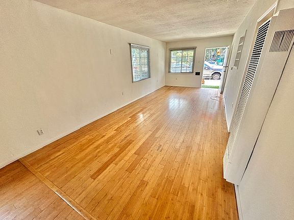 4th image of 4209 Florida St
