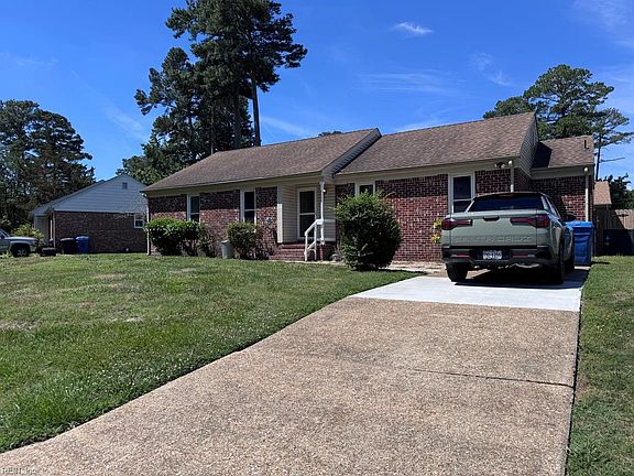 2nd image of 2824 Augusta Cir