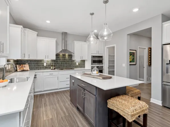 2105 Watermark Way, Lino Lakes, MN 55038