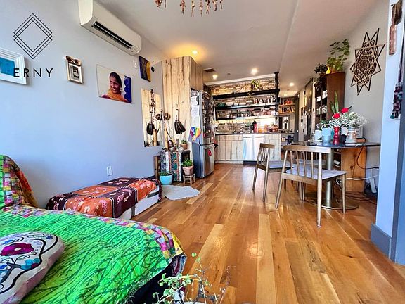 2nd image of 374 Kosciuszko St #4