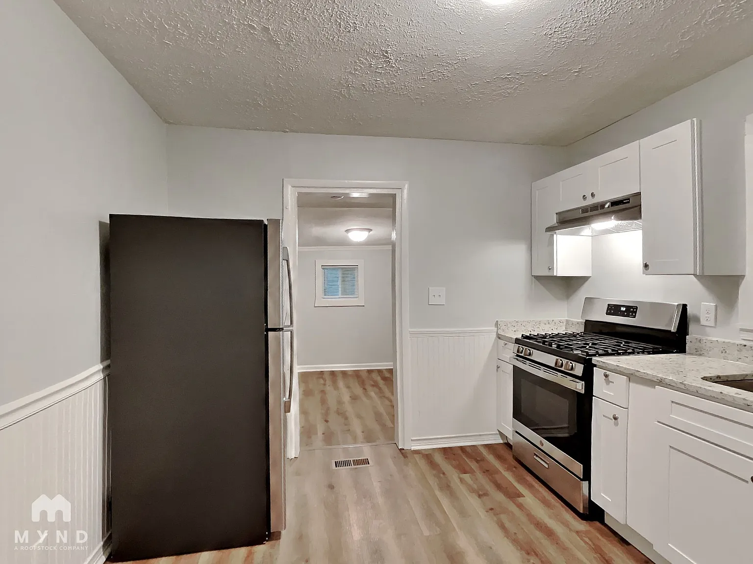 3 bed, 1.0 bath, 1040 sqft, $1,480 — Photo 3