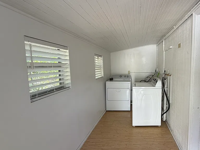 3027 Melton St N — Photo 32