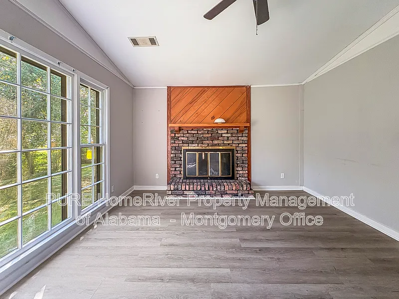 5 bed, 2.0 bath, 1979 sqft, $1,475 — Photo 3