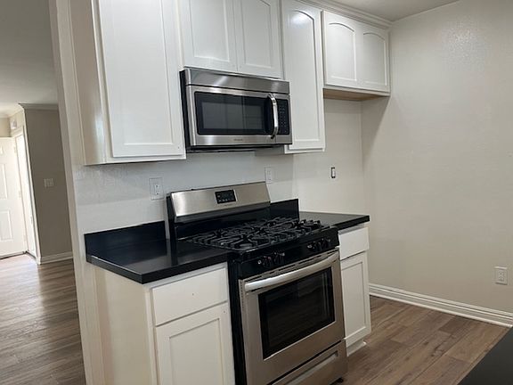 5th image of 12024 Kling St APT 207