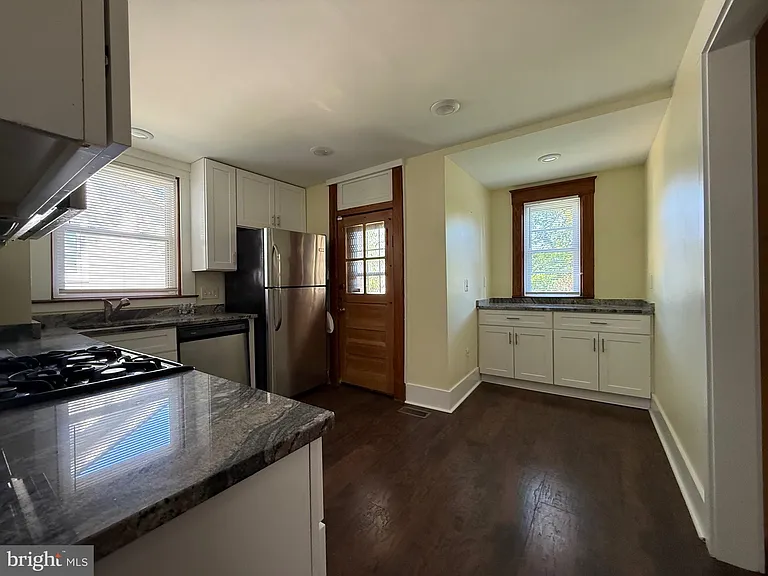 4007 Bateman Ave — Photo 6