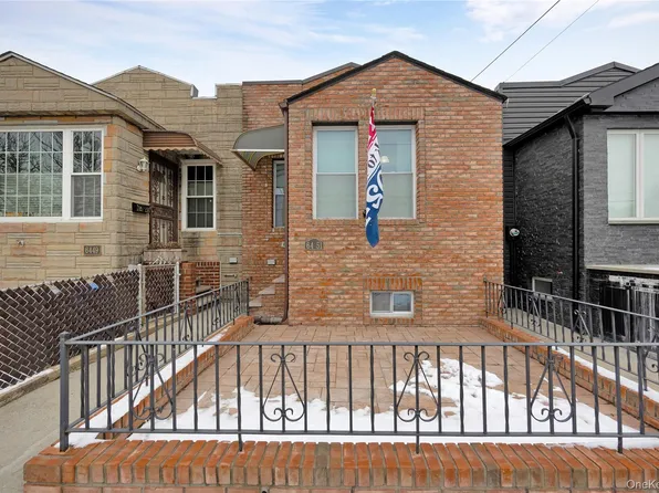 6451 59th Avenue, Maspeth, NY 11378