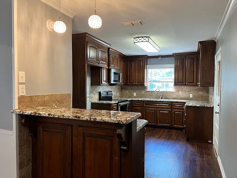 1225 San Antonio St — Photo 12