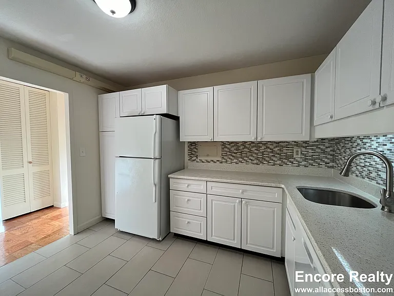 17 Monmouth Ct #M — Photo 15
